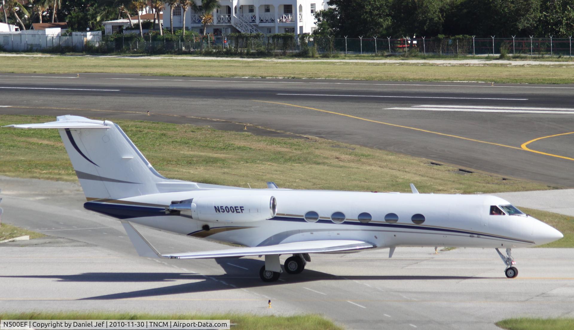 N500EF, 1983 Gulfstream Aerospace G-III C/N 400, N500EF taxing to the active for take off