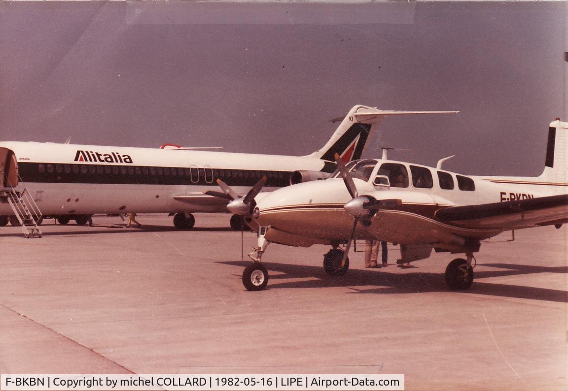 F-BKBN, 1961 Beech D50E Twin Bonanza C/N DH-312, The F-BKBN on the apron of BOLOGNA (Italia) in 1982