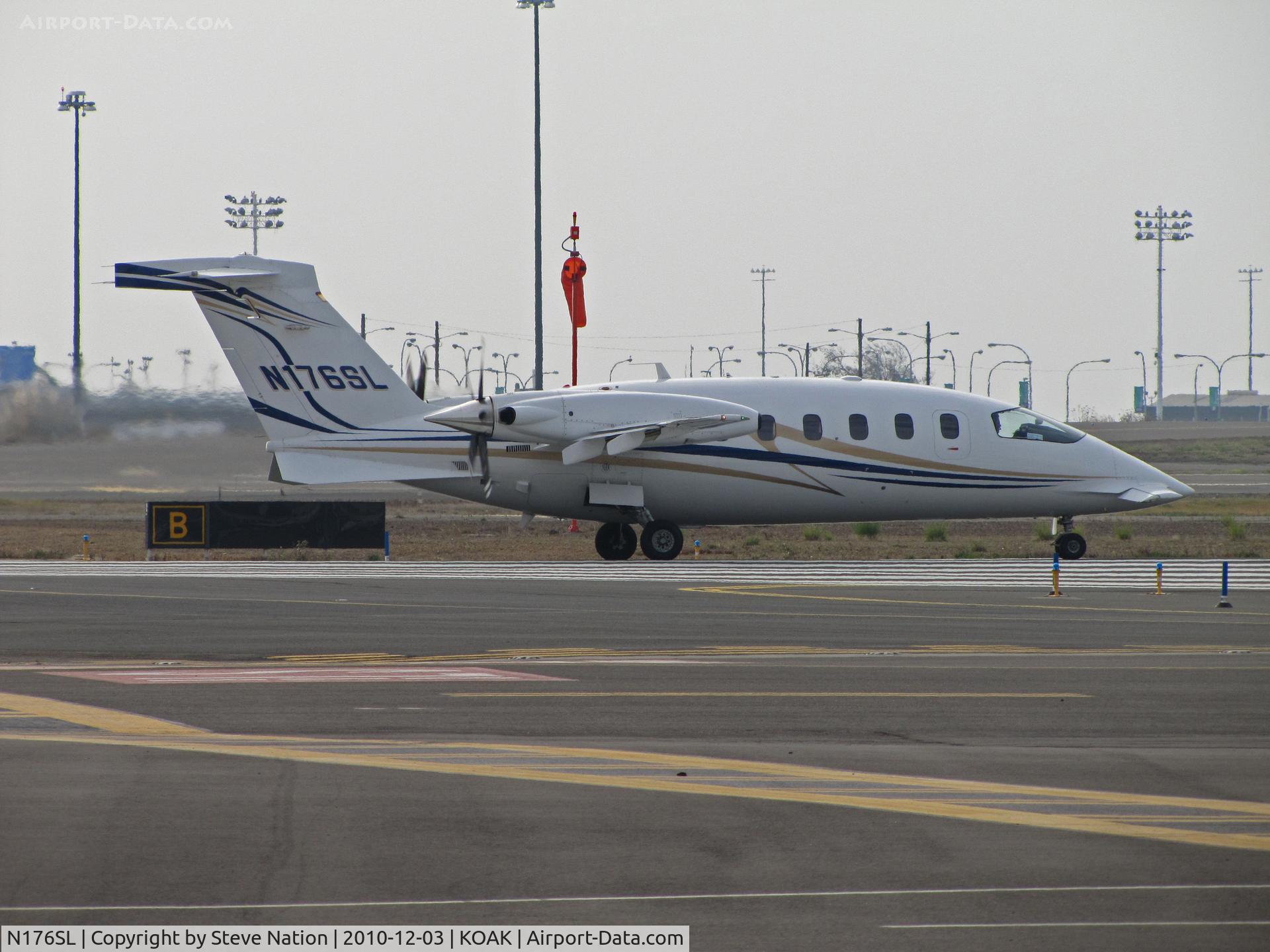 N176SL, 2007 Piaggio P-180 Avanti II C/N 1150, Avantair 2007 Piagio P180releases brakes for take-off from North Field runway @ Oakland International Airport, CA