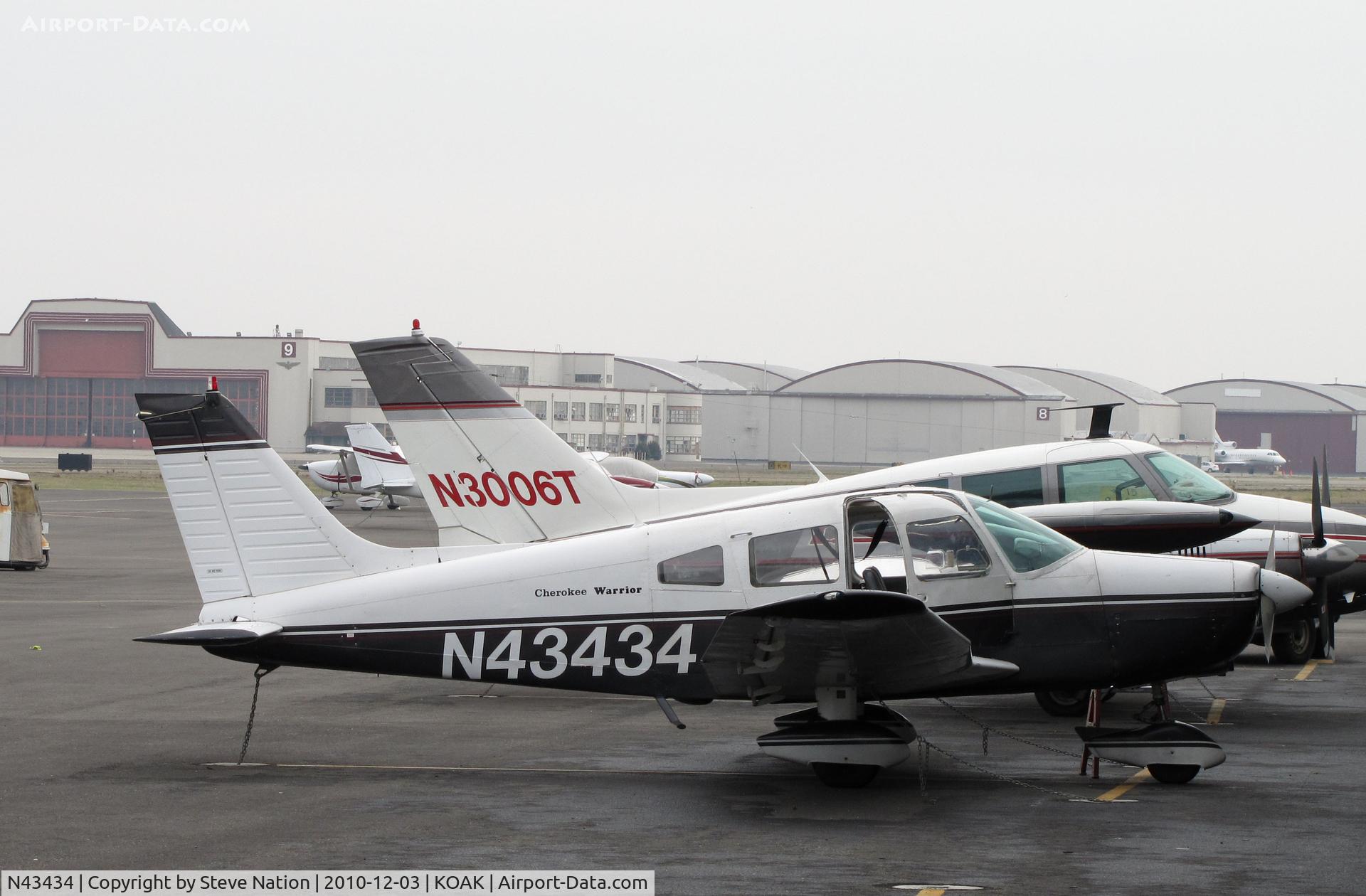 N43434, 1974 Piper PA-28-151 Cherokee C/N 28-7415491, Locally-based 1974 piper PA-28-151 on general aviation ramp @ Oakland International Airport, CA