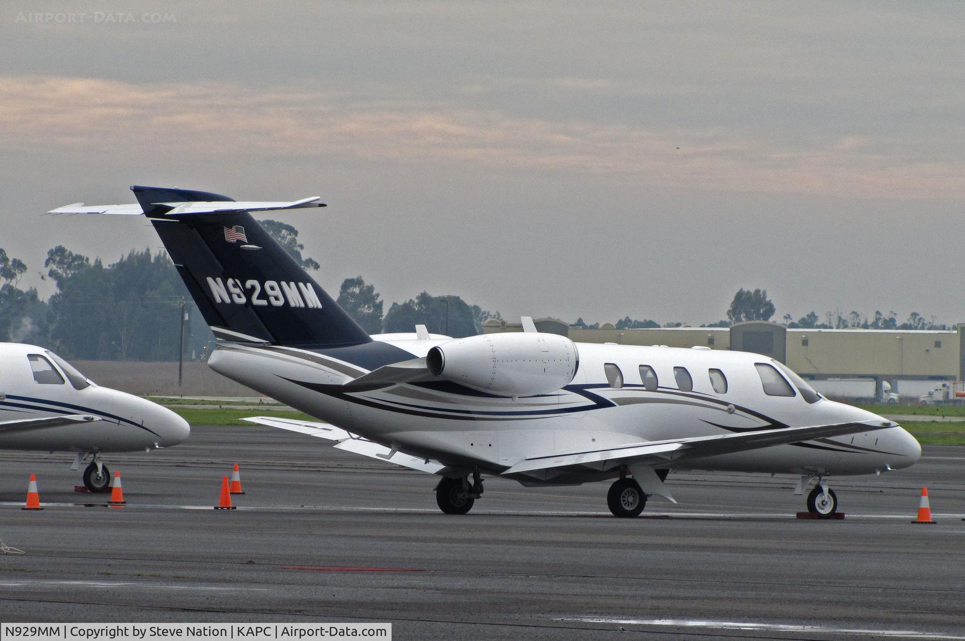 N929MM, Cessna 525 CitationJet C/N 525-0692, Desert Rain Aviation (West Linn, OR) 2009 Cessna 525 on visitors ramp @ Napa County Airport, CA (any idea why she has an 