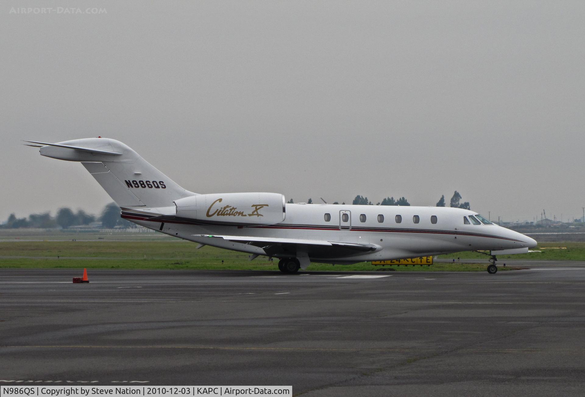 N986QS, 1999 Cessna 750 Citation X C/N 750-0086, NetJets 1999 Cessna 750 taxis for departure to KSMF (Sacramento Metro Airport, CA) @ Napa County Airport, CA
