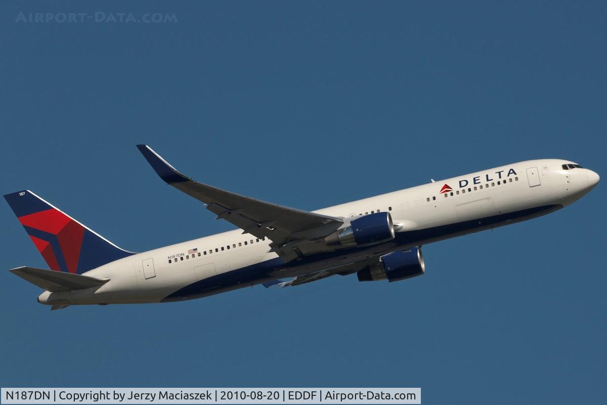 N187DN, 1996 Boeing 767-332/ER C/N 27582, N187DN_1996 Boeing 767-332, c/n: 27582
