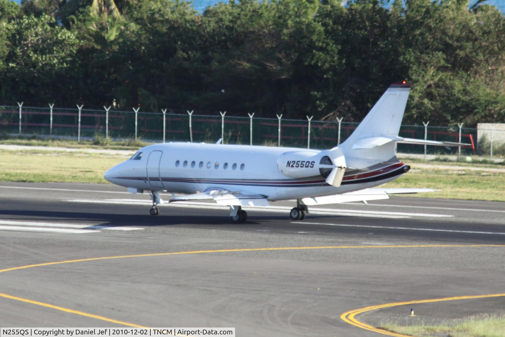 N255QS, 2001 Dassault Falcon 2000 C/N 155, N255QS just landed at TNCM