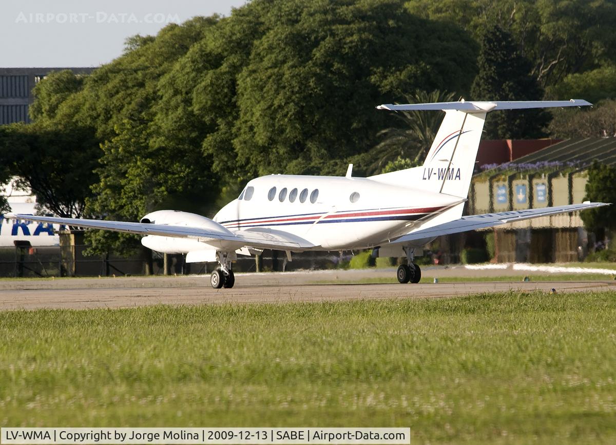 LV-WMA, 1993 Beechcraft 300LW Super King Air C/N FA-222, Line up RWY 31.