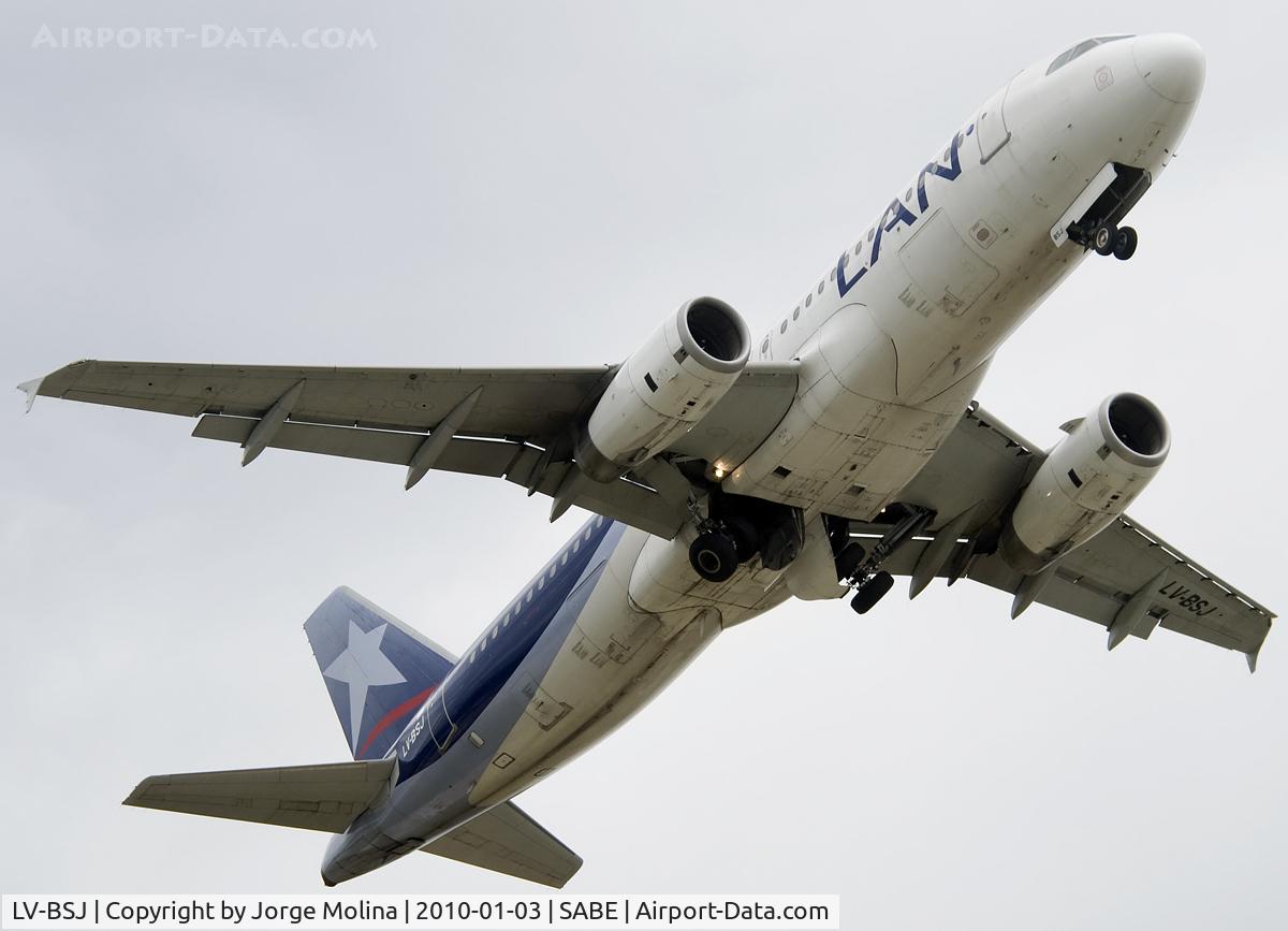 LV-BSJ, 2000 Airbus A320-233 C/N 1332, Taking off RWY 13.
