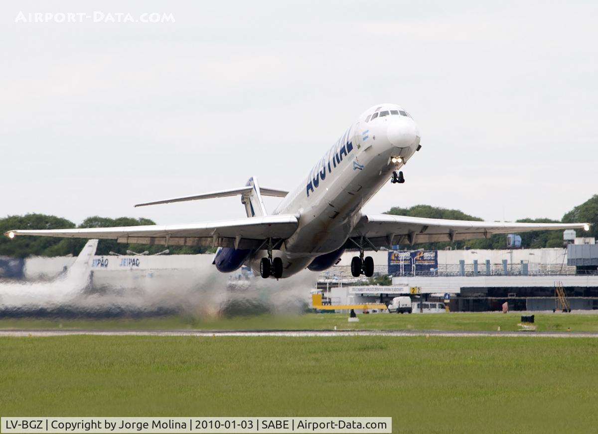 LV-BGZ, 1990 McDonnell Douglas MD-82 (DC-9-82) C/N 49906, Power full on take off...