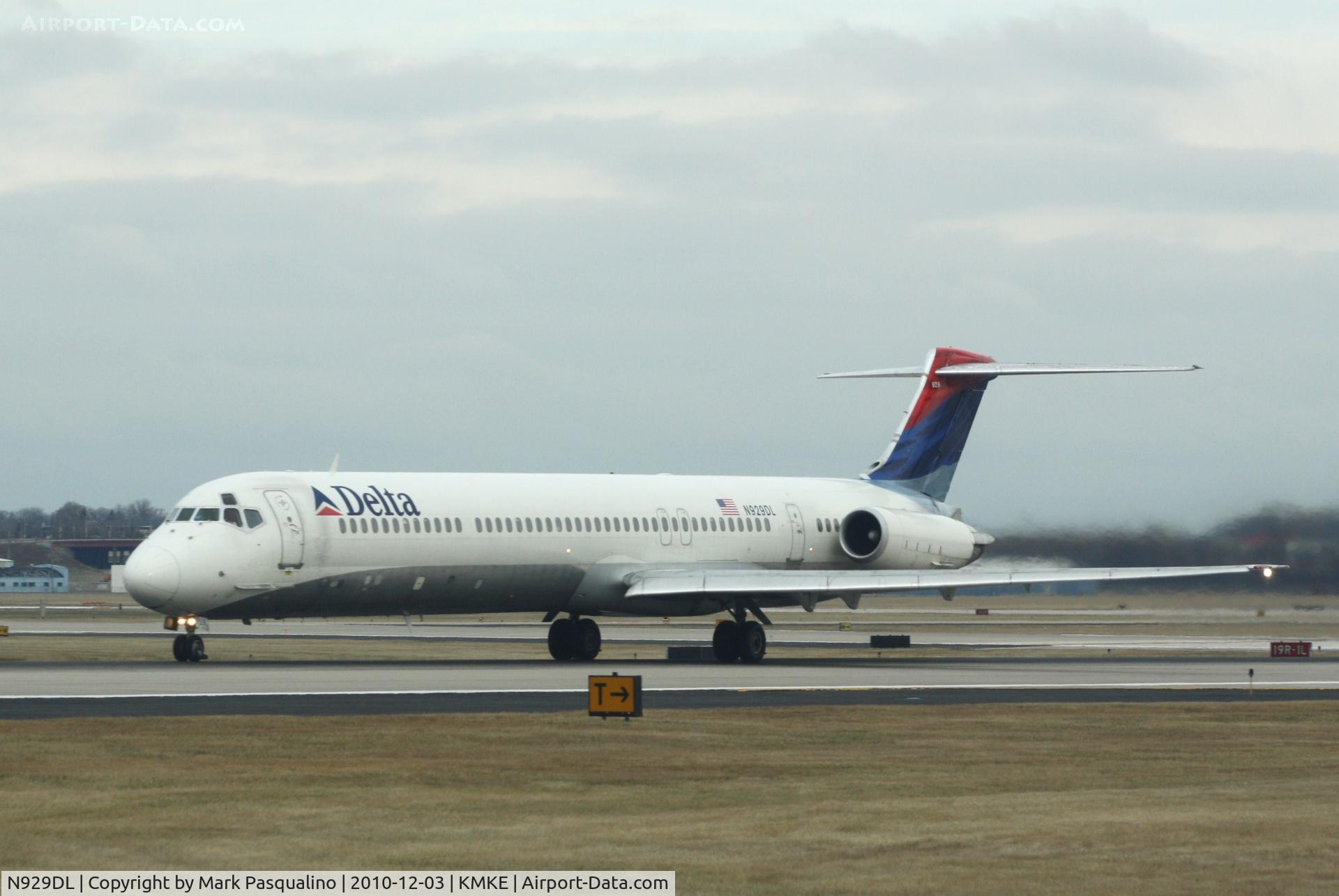 N929DL, 1988 McDonnell Douglas MD-88 C/N 49716, MD-88
