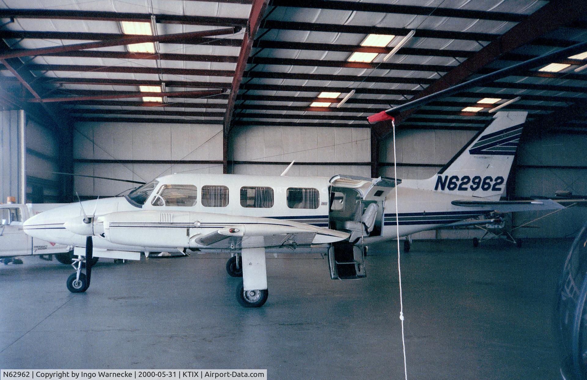 N62962, Piper PA-31-350 Chieftain C/N 31-7752012, Piper PA-31-350 Navajo Chieftain at Titusville airfield