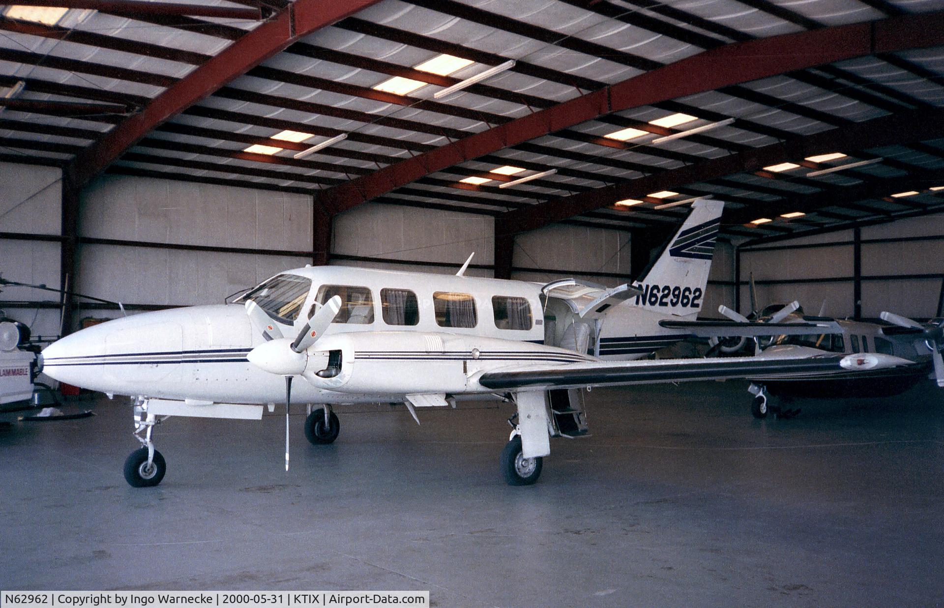 N62962, Piper PA-31-350 Chieftain C/N 31-7752012, Piper PA-31-350 Navajo Chieftain at Titusville airfield