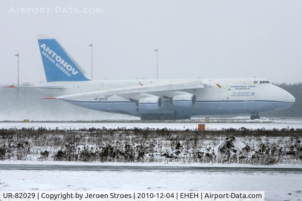 UR-82029, 1991 Antonov An-124-100 Ruslan C/N 19530502630/0210, snowing day