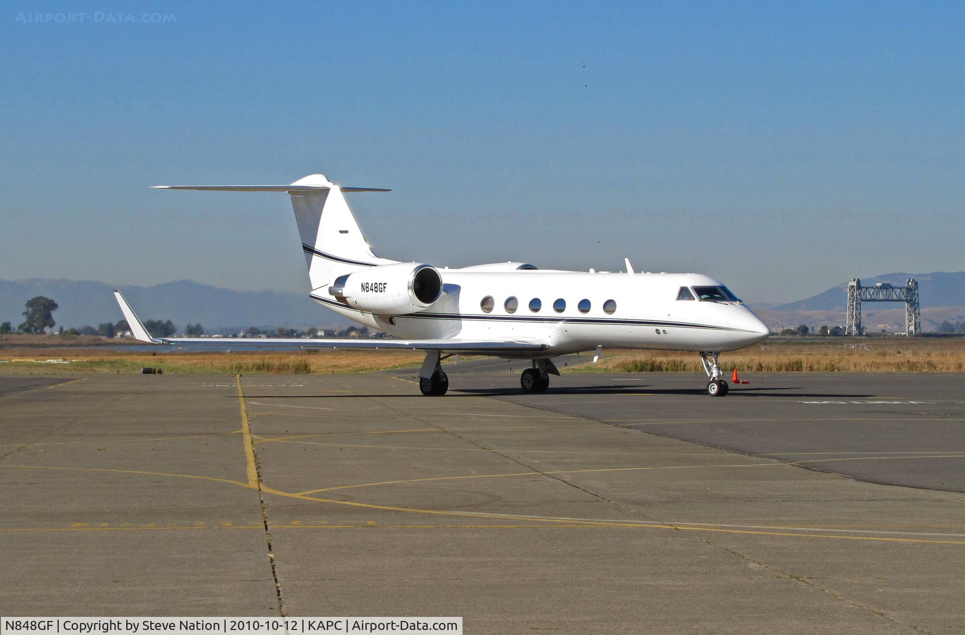 N848GF, 1989 Gulfstream Aerospace G-IV C/N 1107, Napa River RR Bridge in background with Diamond A Administration Co (Wilmington, DE) 1989 Gulfstream G-IV arriving @ Napa County Airport, CA