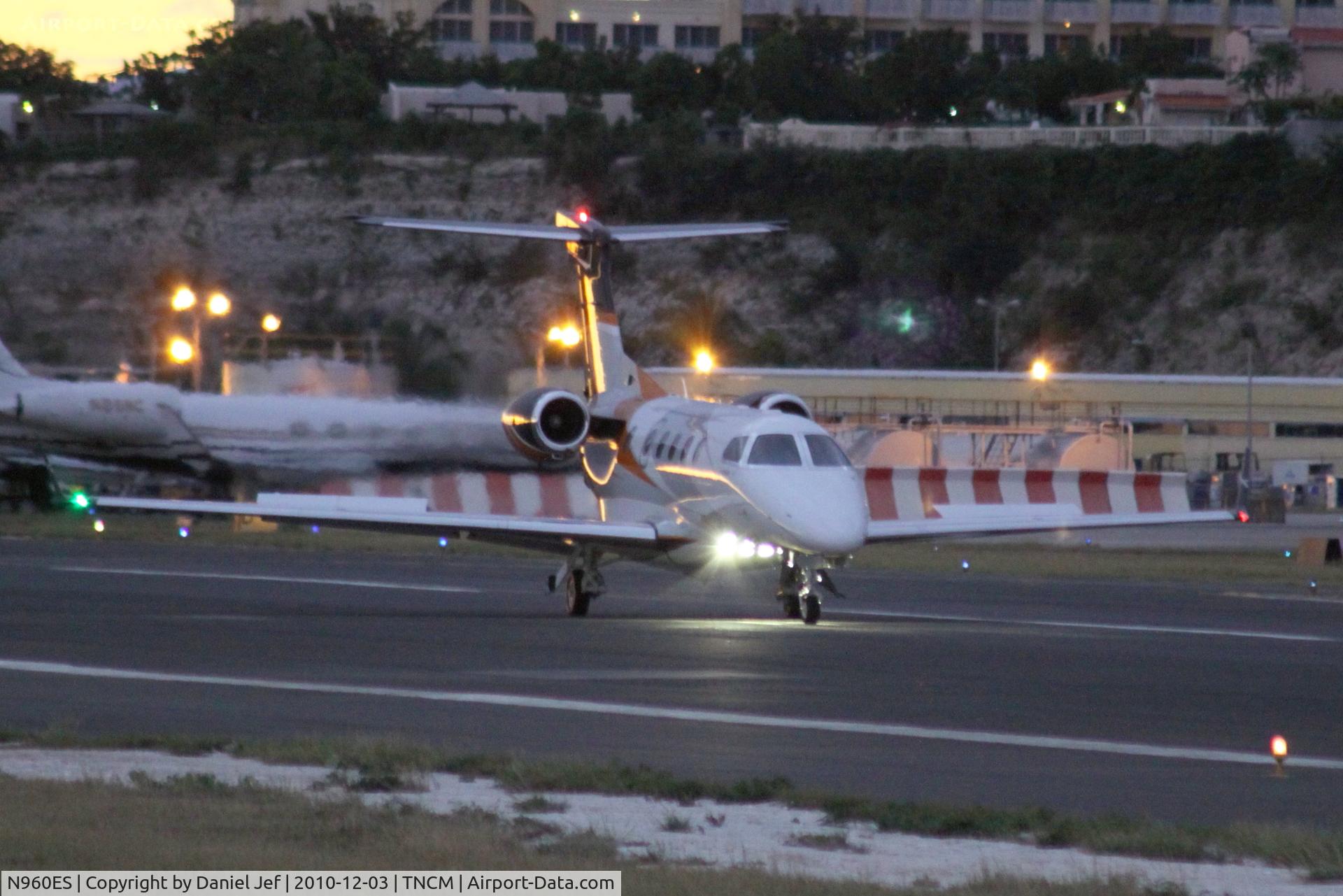 N960ES, 2010 Embraer EMB-505 Phenom 300 C/N 50500033, N960ES on a late afternoon landing at TNCM