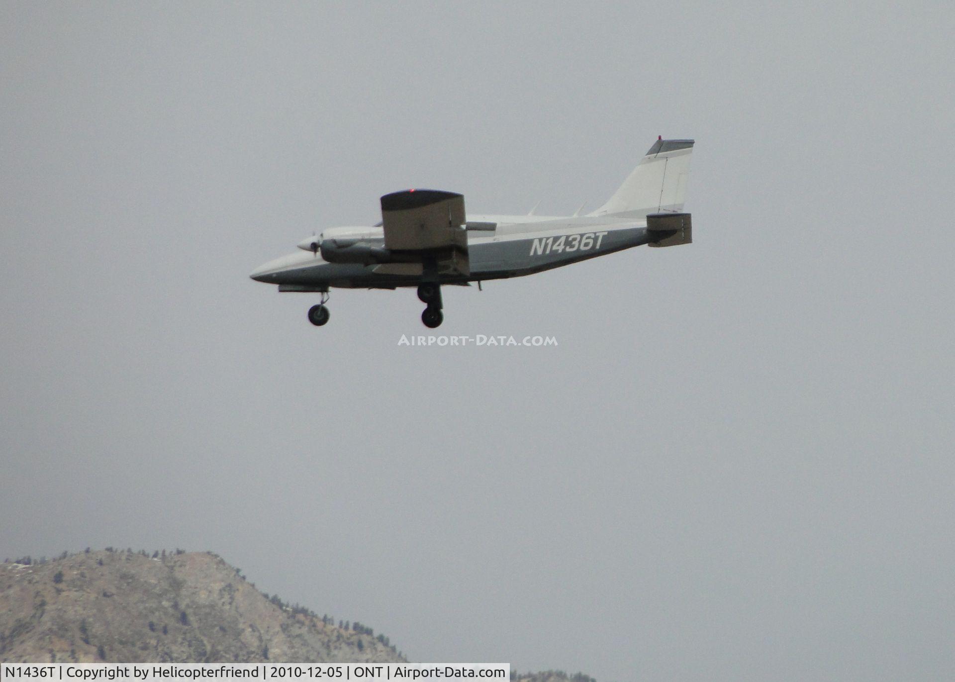 N1436T, 1972 Piper PA-34-200 Seneca C/N 34-7250317, On final to runway 26R