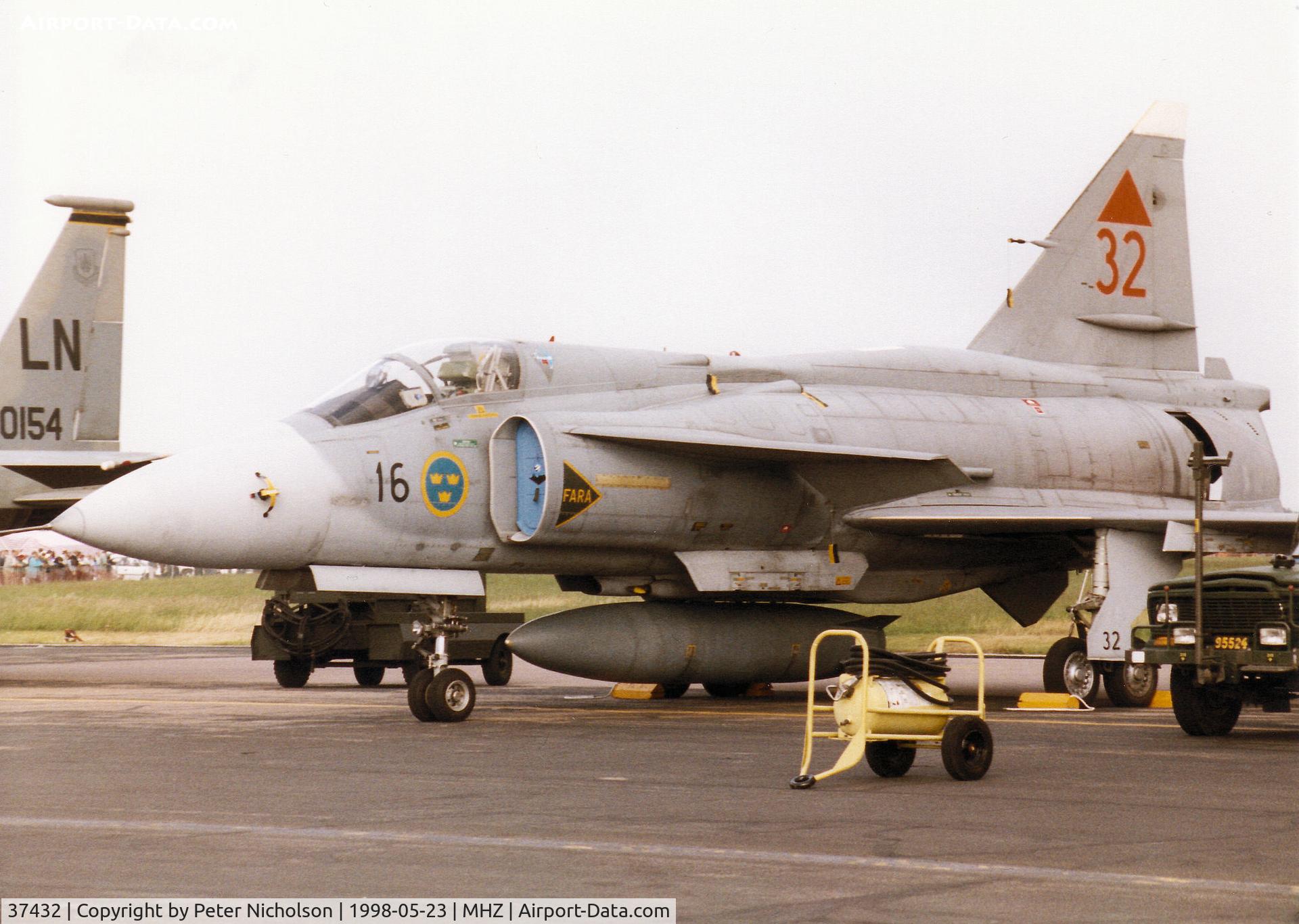 37432, Saab JA 37D Viggen C/N 37432, JA 37 Viggen of F16 Wing of the Swedish Air Force on the flight-line at the 1998 RAF Mildenhall Air Fete.