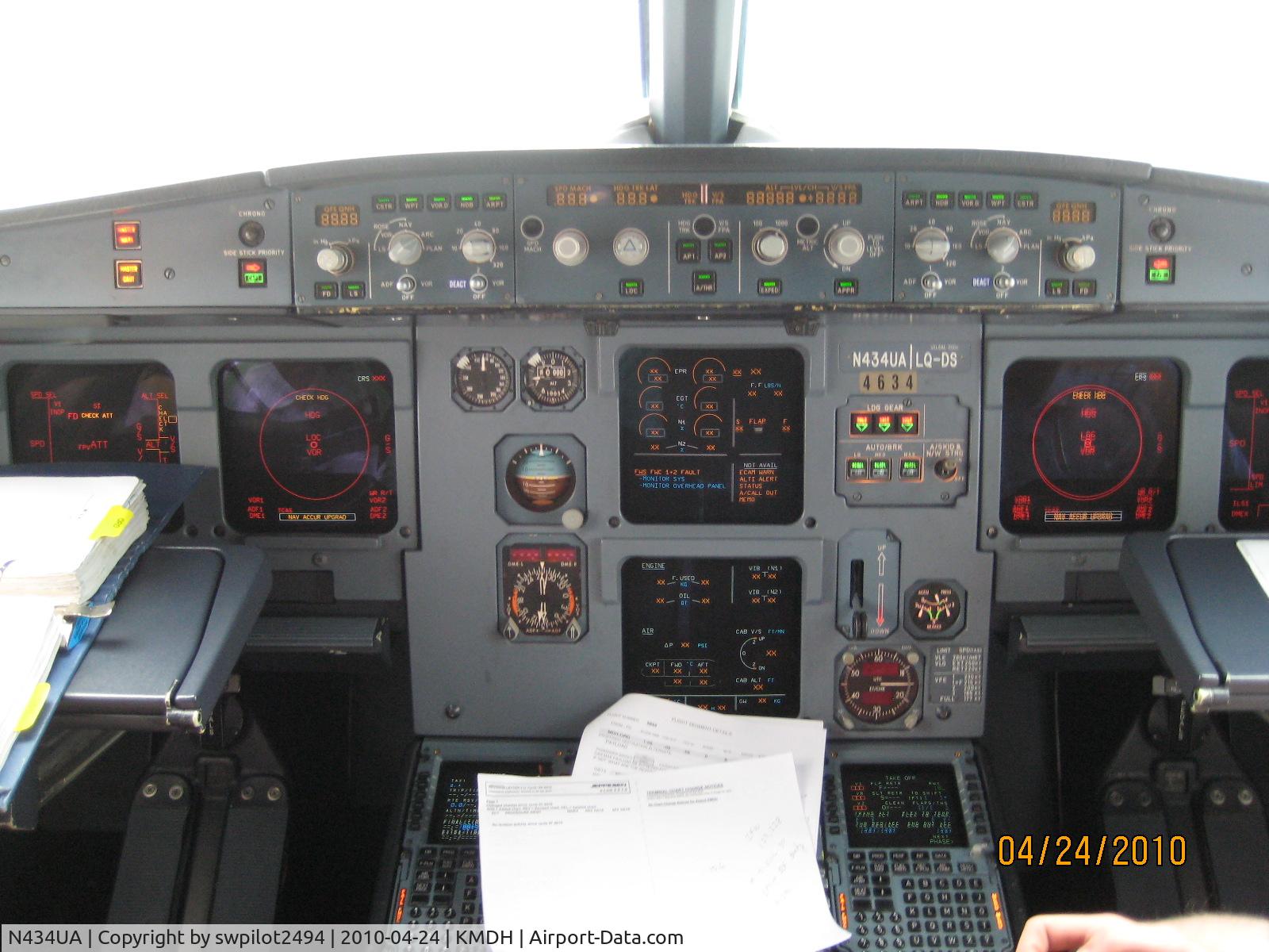 N434UA, 1996 Airbus A320-232 C/N 592, A320