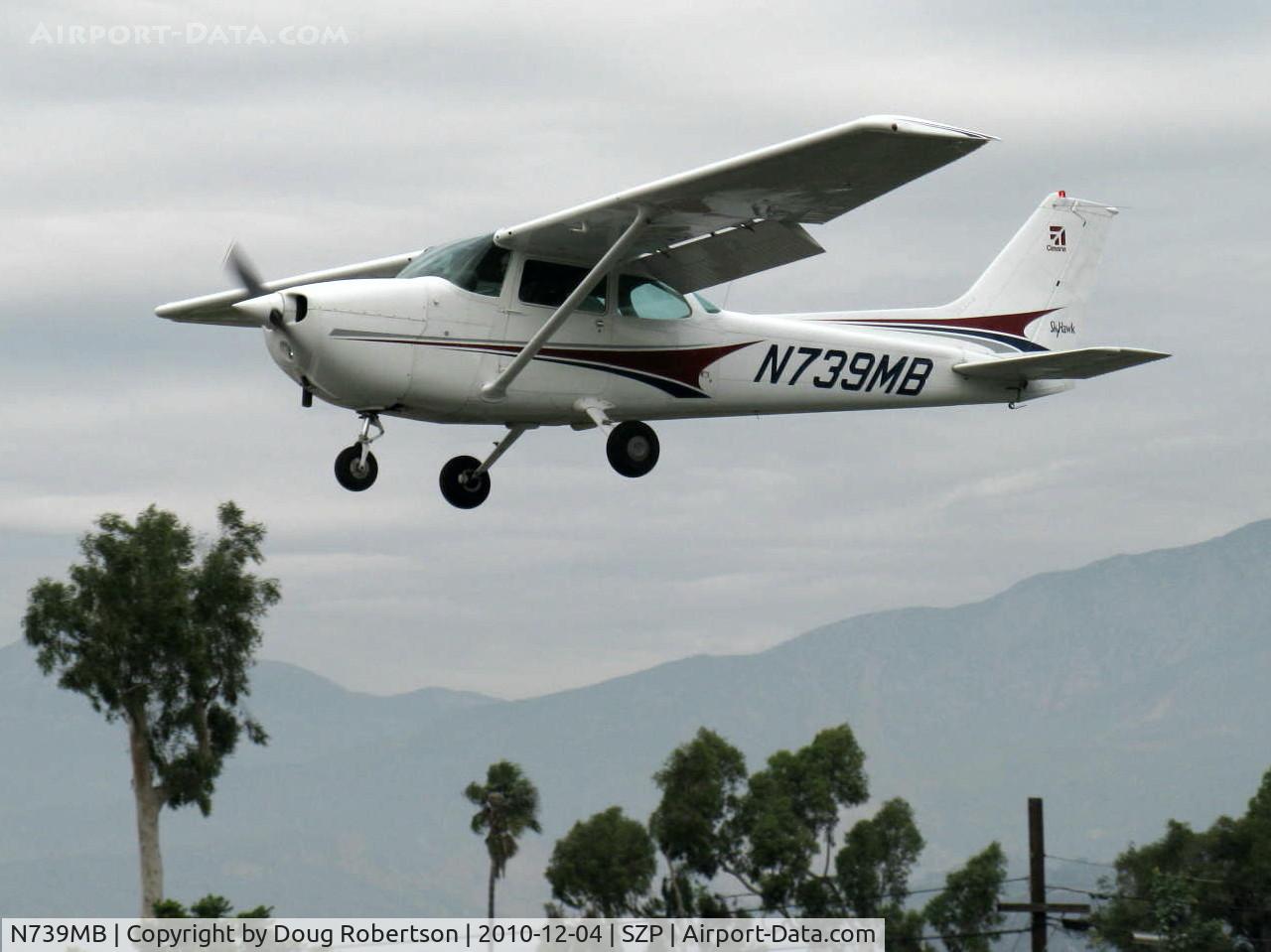 N739MB, 1978 Cessna 172N C/N 17270641, 1978 Cessna 172N SKYHAWK II of CP Aviation FBO, Lycoming O-320-H2AD 160 Hp, on final for Rwy 22 with flaps