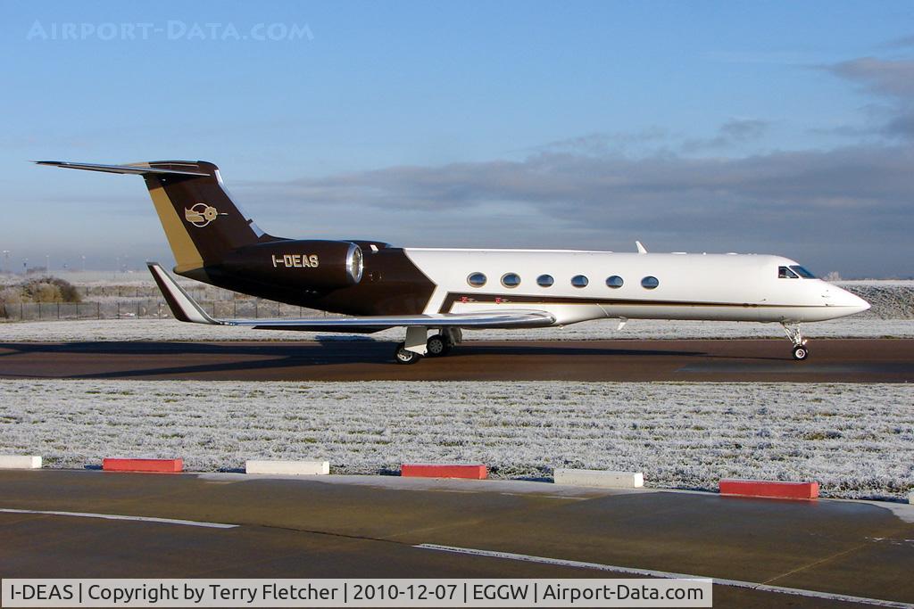 I-DEAS, 2000 Gulfstream Aerospace G-V C/N 593, Italian Gulf 5 taxies for departure from Luton