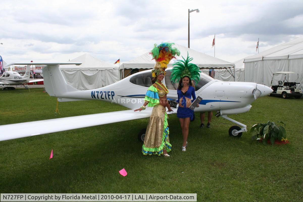 N727FP, 2007 Diamond DA-40F Diamond Star C/N 40.FC027, Brazilian girls in front of a Diamond DA 40