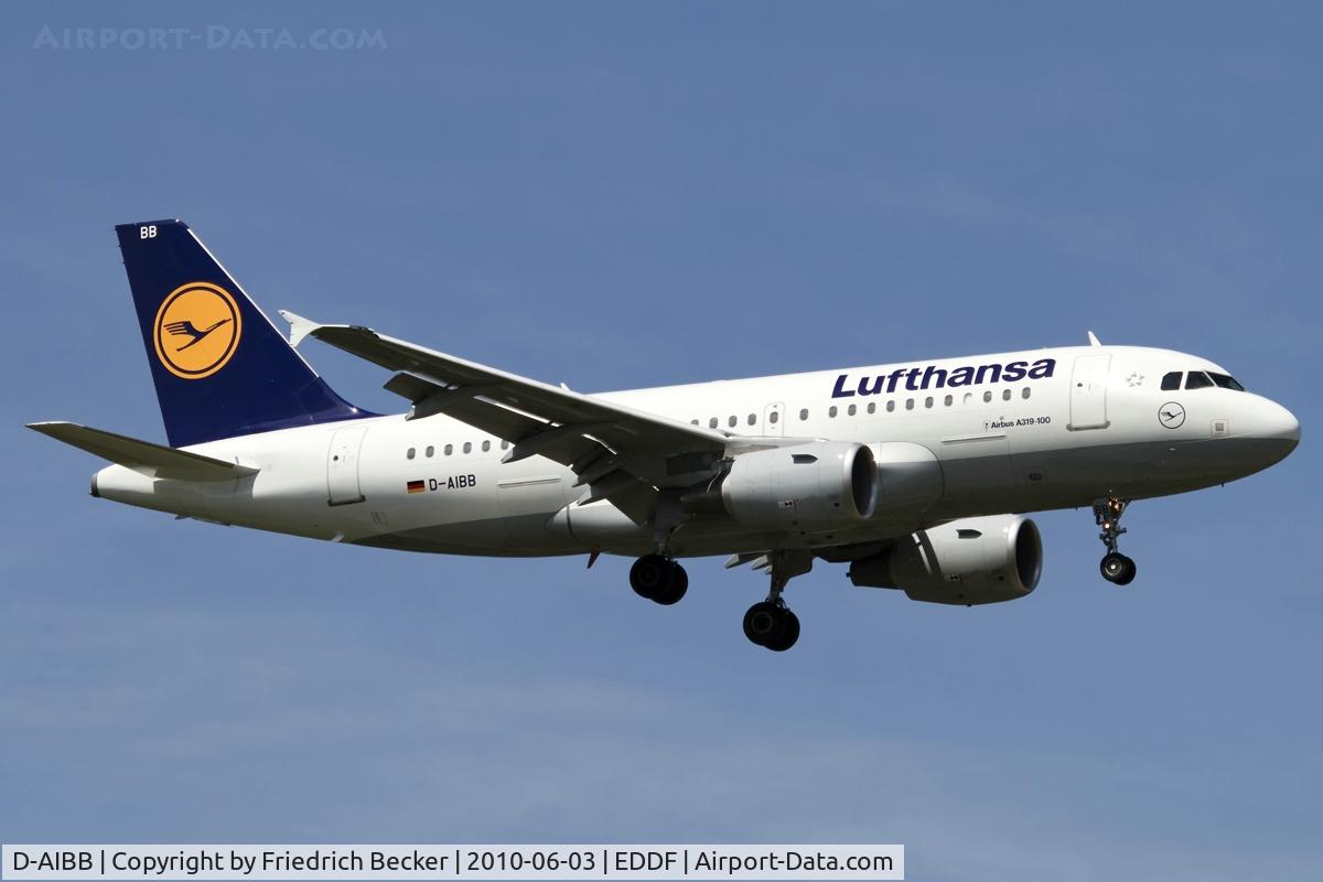 D-AIBB, 2010 Airbus A319-112 C/N 4182, on final RW07R