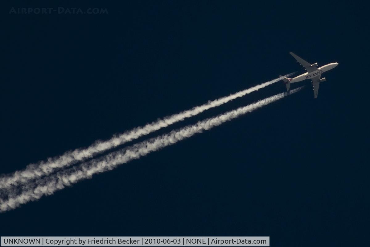 UNKNOWN, Contrails Various C/N Unknown, Qatar Airways A330 cruising high