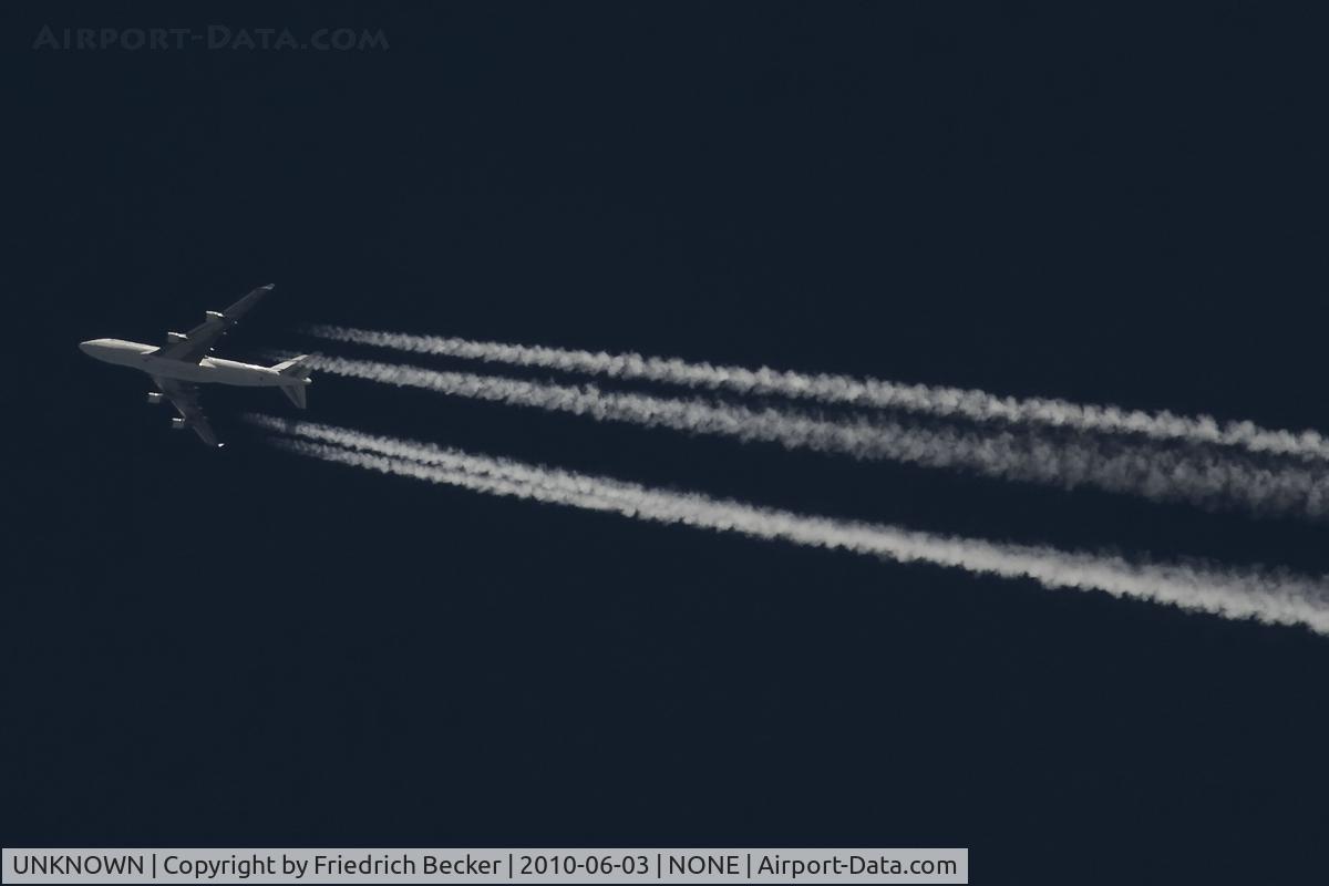 UNKNOWN, Contrails Various C/N Unknown, ELAL B747-400 cruising high