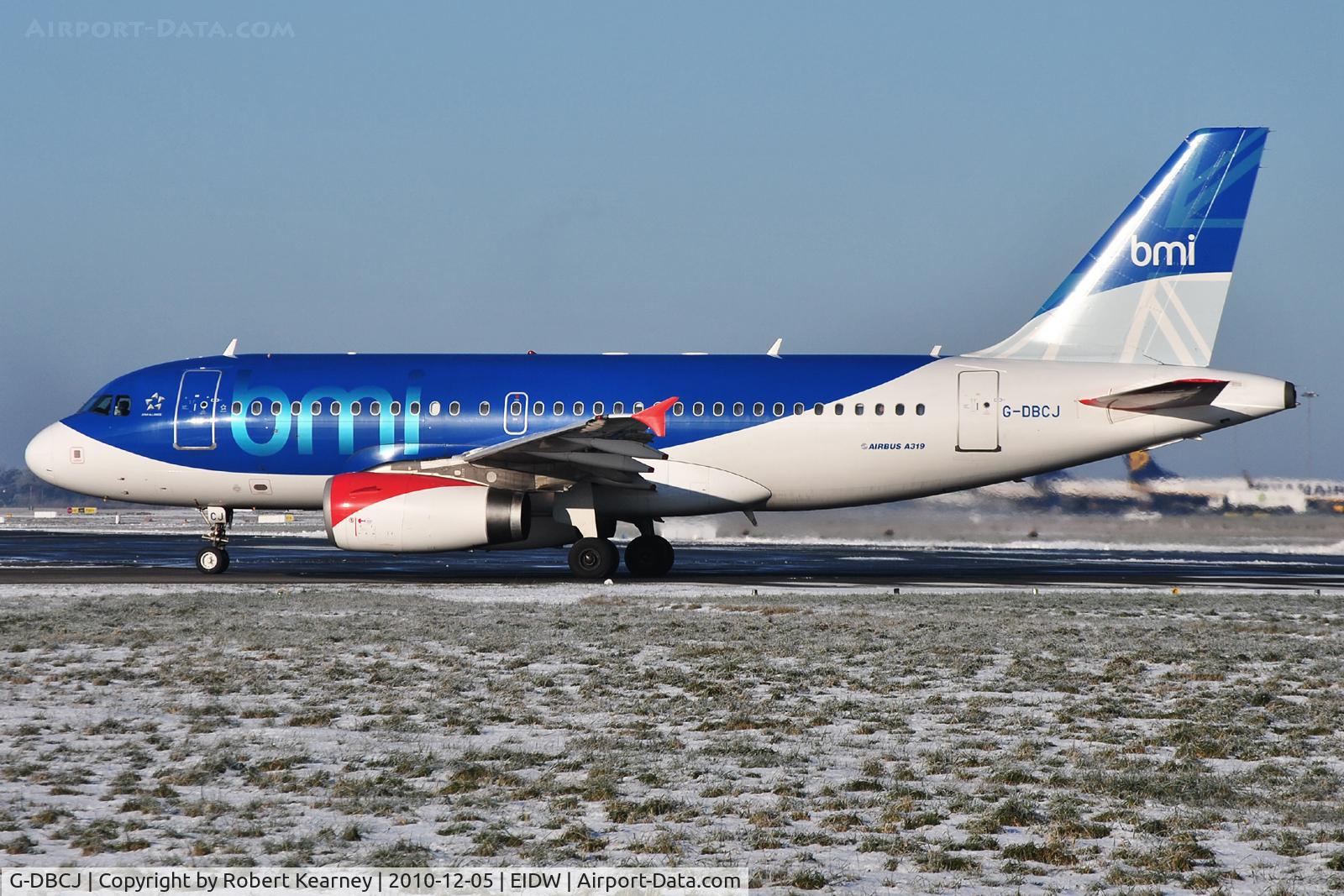 G-DBCJ, 2006 Airbus A319-131 C/N 2981, BMI lining up r/w 28