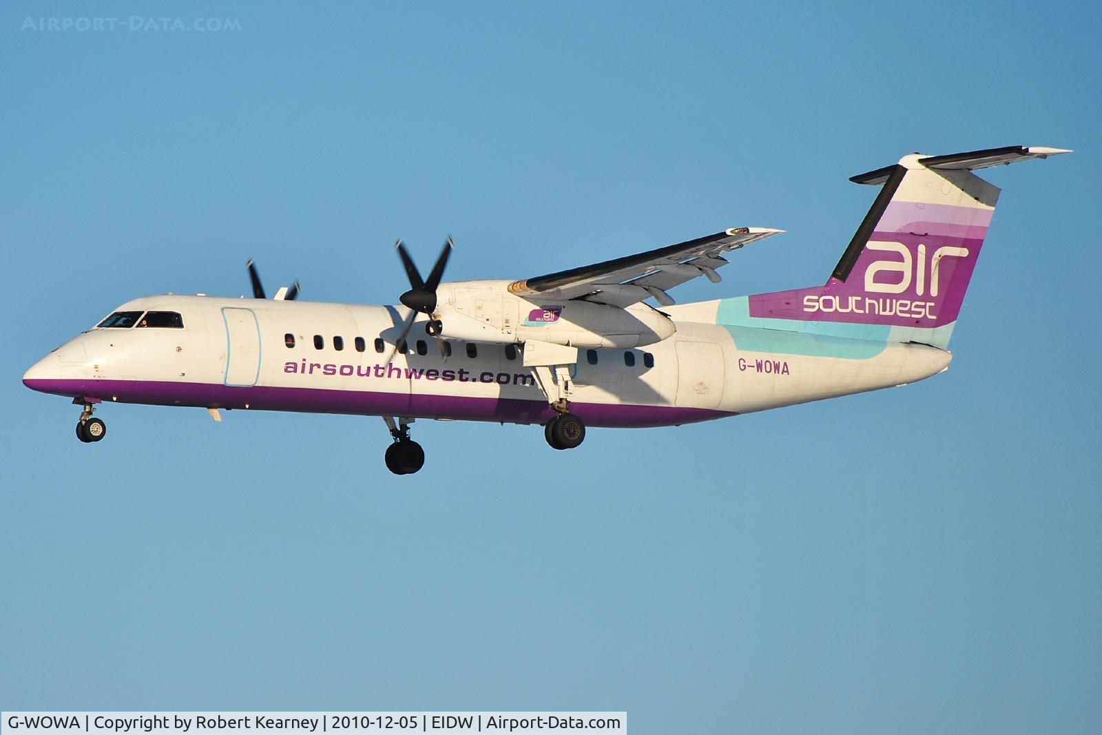 G-WOWA, 1992 De Havilland Canada DHC-8-311 Dash 8 C/N 296, WOW on short finals