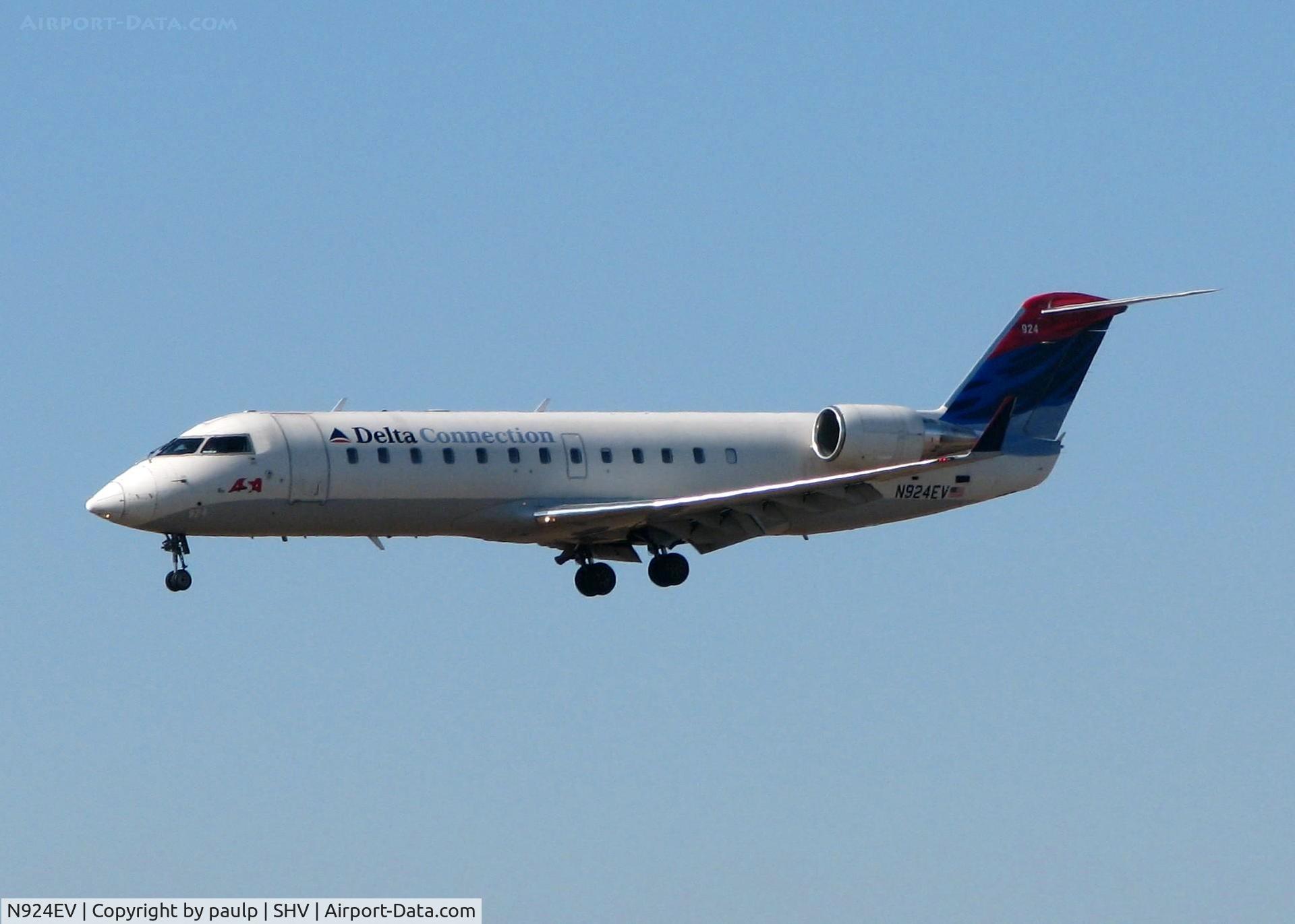 N924EV, 2003 Bombardier CRJ-200ER (CL-600-2B19) C/N 7830, Landing at Shreveport Regional.