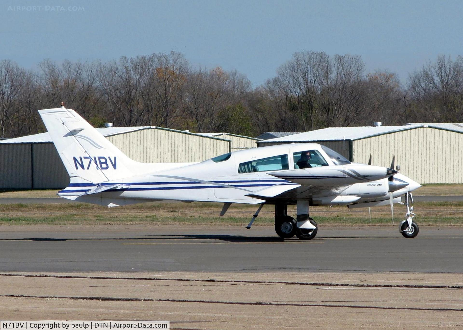 N71BV, 1972 Cessna 310Q C/N 310Q0658, At Downtown Shreveport.