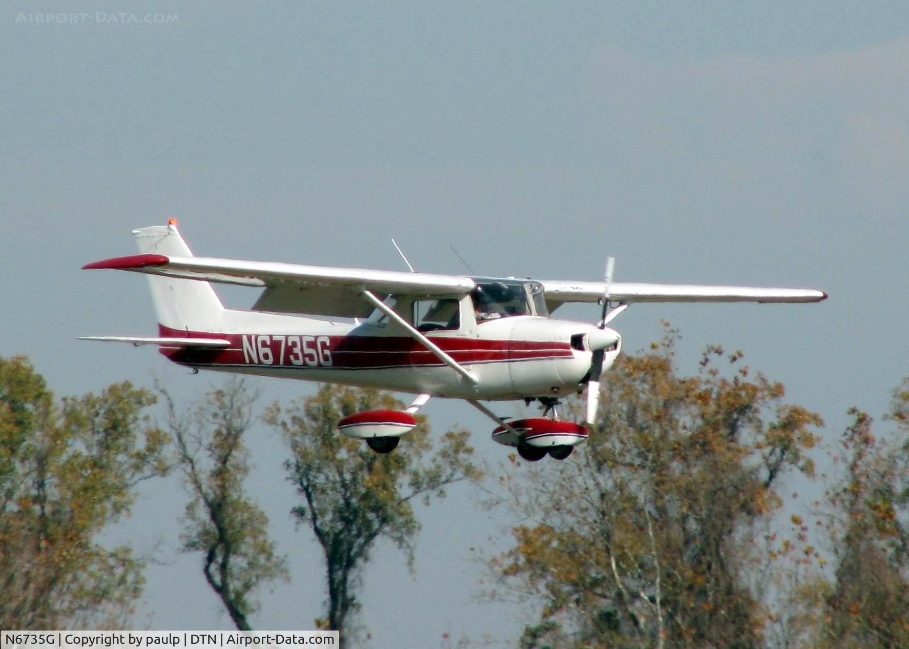 N6735G, 1970 Cessna 150L C/N 15072235, Landing at Downtown Shreveport.