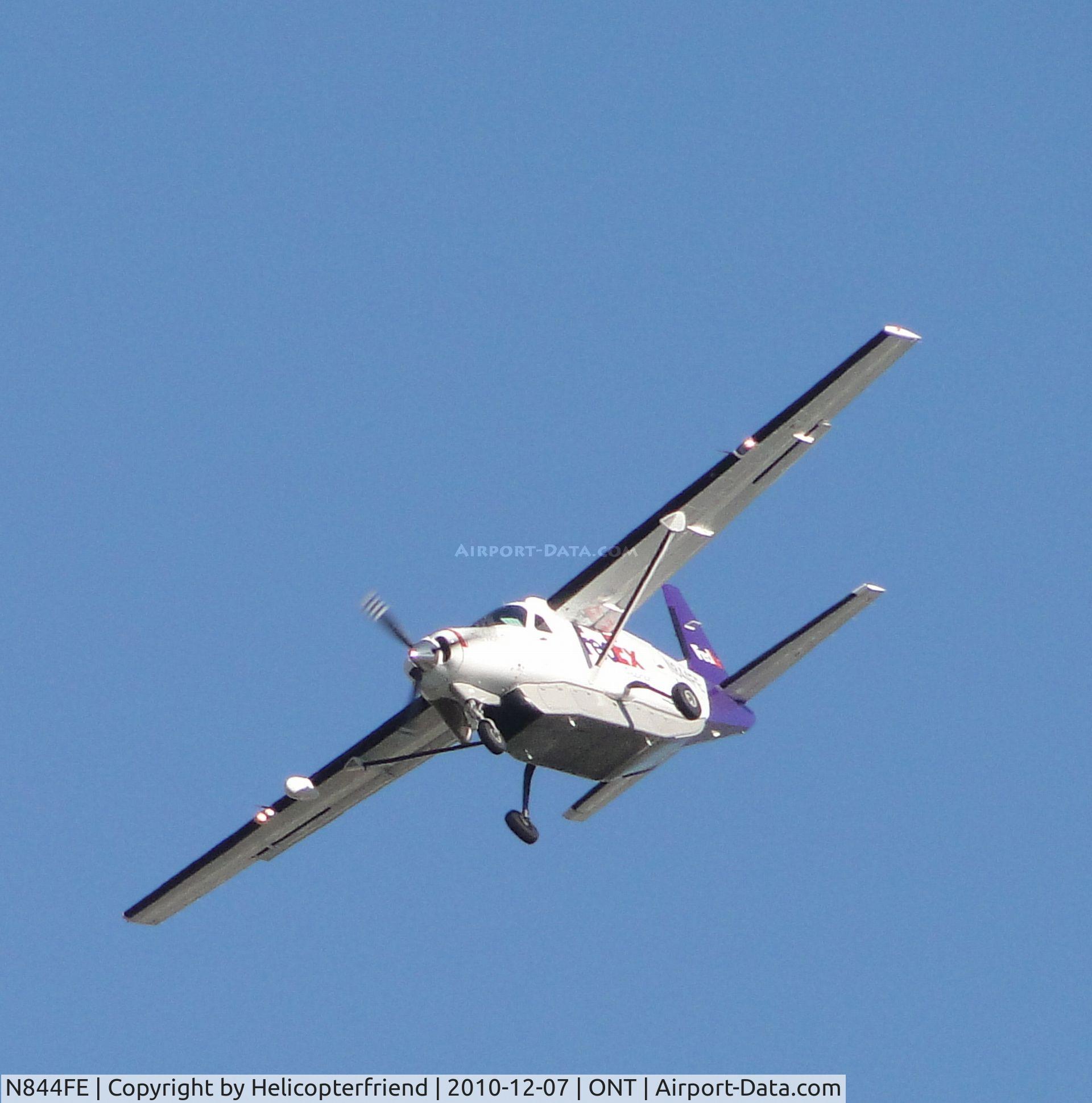 N844FE, 1989 Cessna 208B Super Cargomaster C/N 208B-0149, Sharp turn from base to final for runway 26L