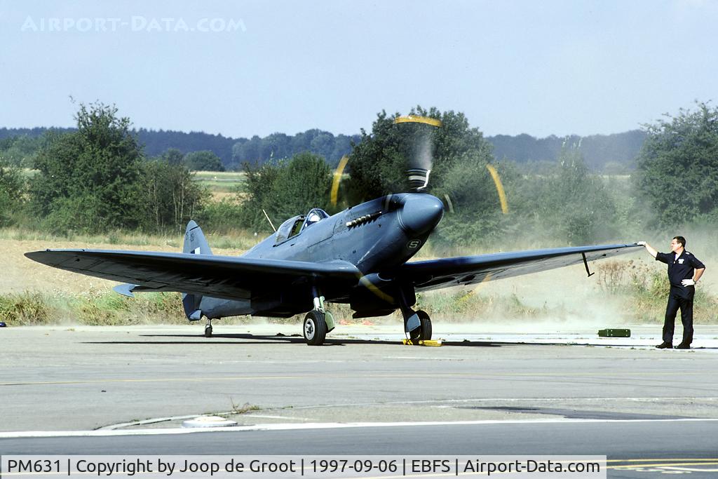 PM631, 1945 Supermarine 389 Spitfire PR.XIX C/N 6S/683528, Dust is everywhere when the Rolls Royce Griffon engine winds up.