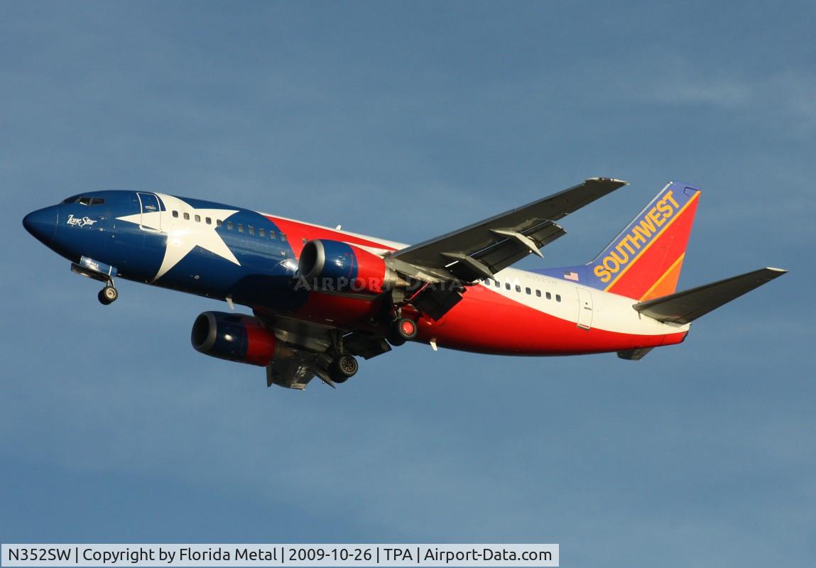 N352SW, 1990 Boeing 737-3H4 C/N 24888, Lone Star One