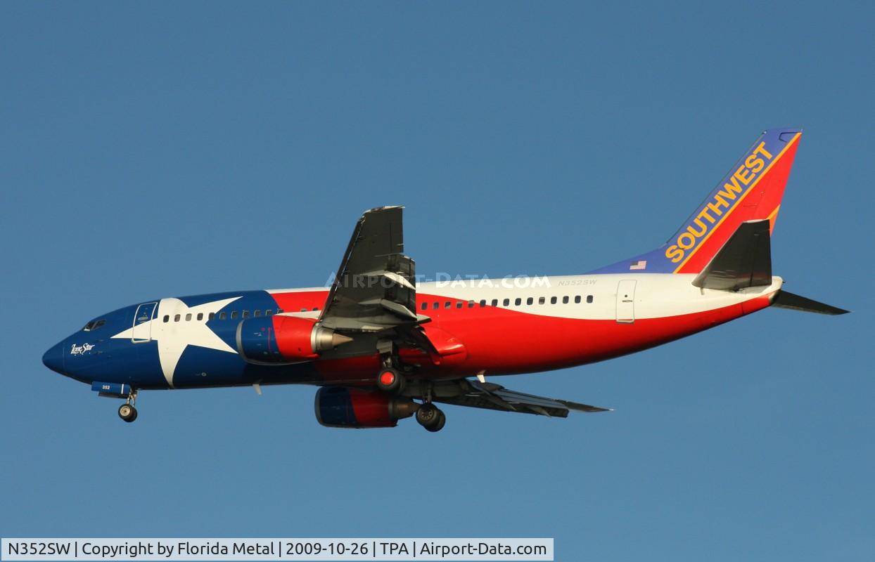 N352SW, 1990 Boeing 737-3H4 C/N 24888, Lone Star One
