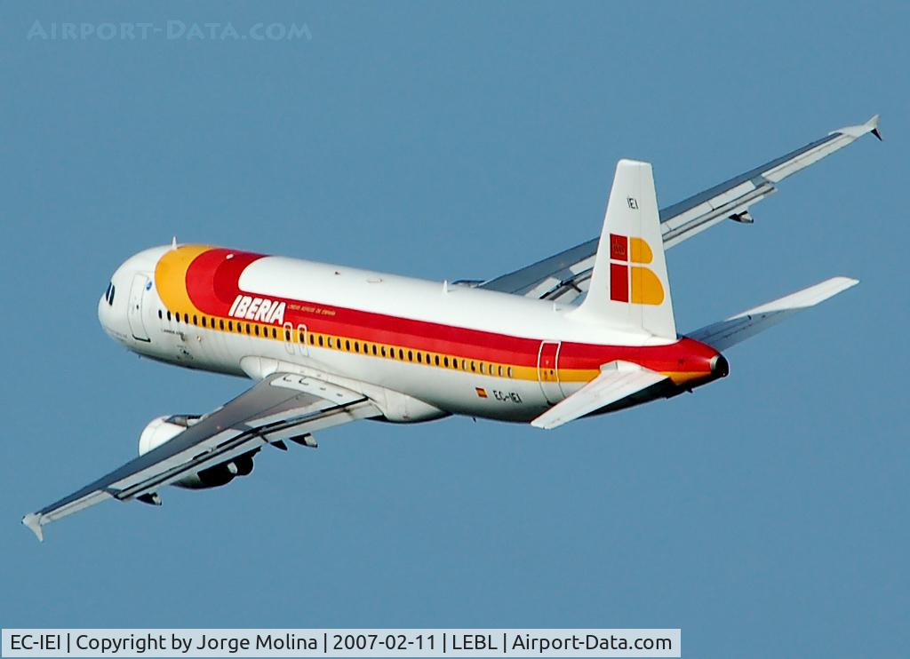 EC-IEI, 2001 Airbus A320-214 C/N 1694, 