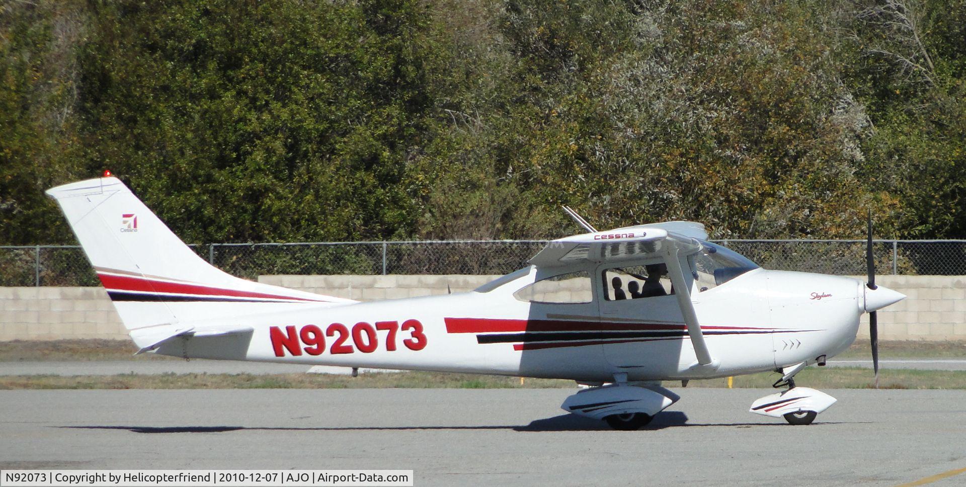 N92073, 1969 Cessna 182M Skylane C/N 18260034, Taxiing towards runway 25