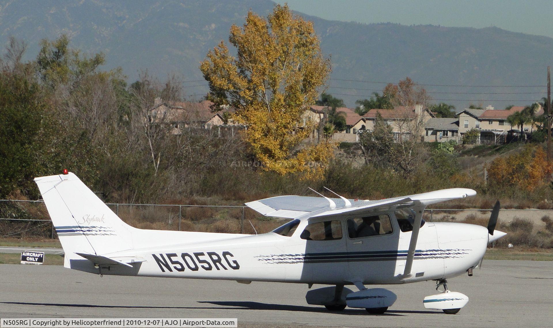 N505RG, 1998 Cessna 172R C/N 17280340, Taxiing towards runway 25