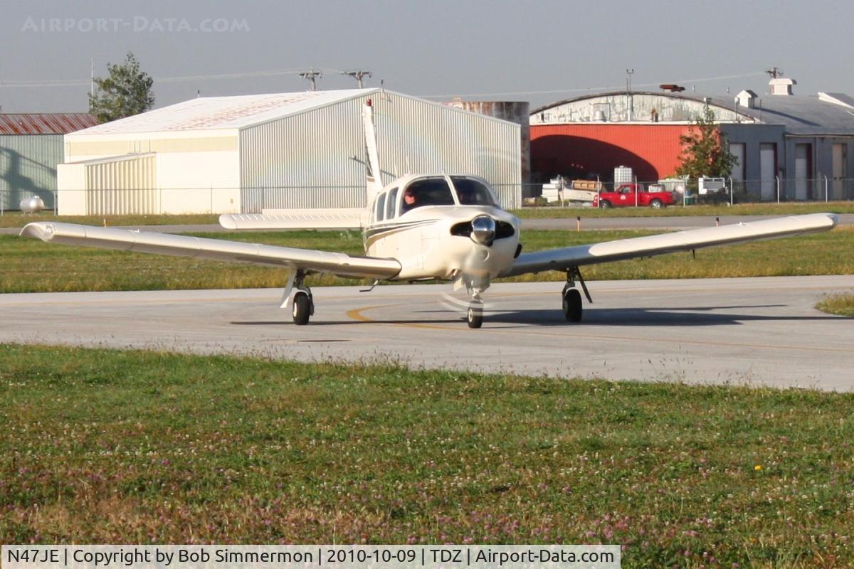 N47JE, 1977 Piper PA-32R-300 Cherokee Lance C/N 32R-7780532, Arriving at Toledo-Metcalf
