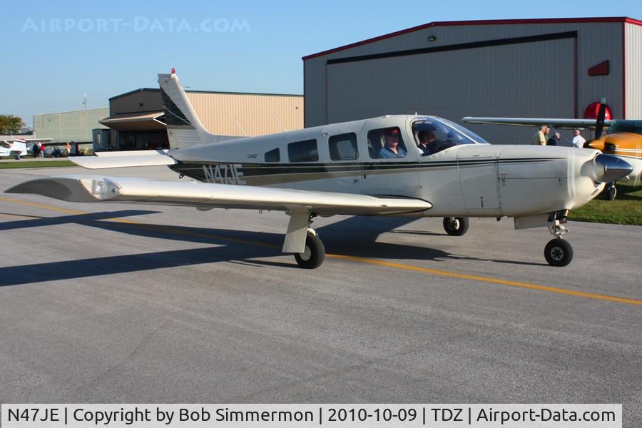 N47JE, 1977 Piper PA-32R-300 Cherokee Lance C/N 32R-7780532, Arriving at Toledo-Metcalf