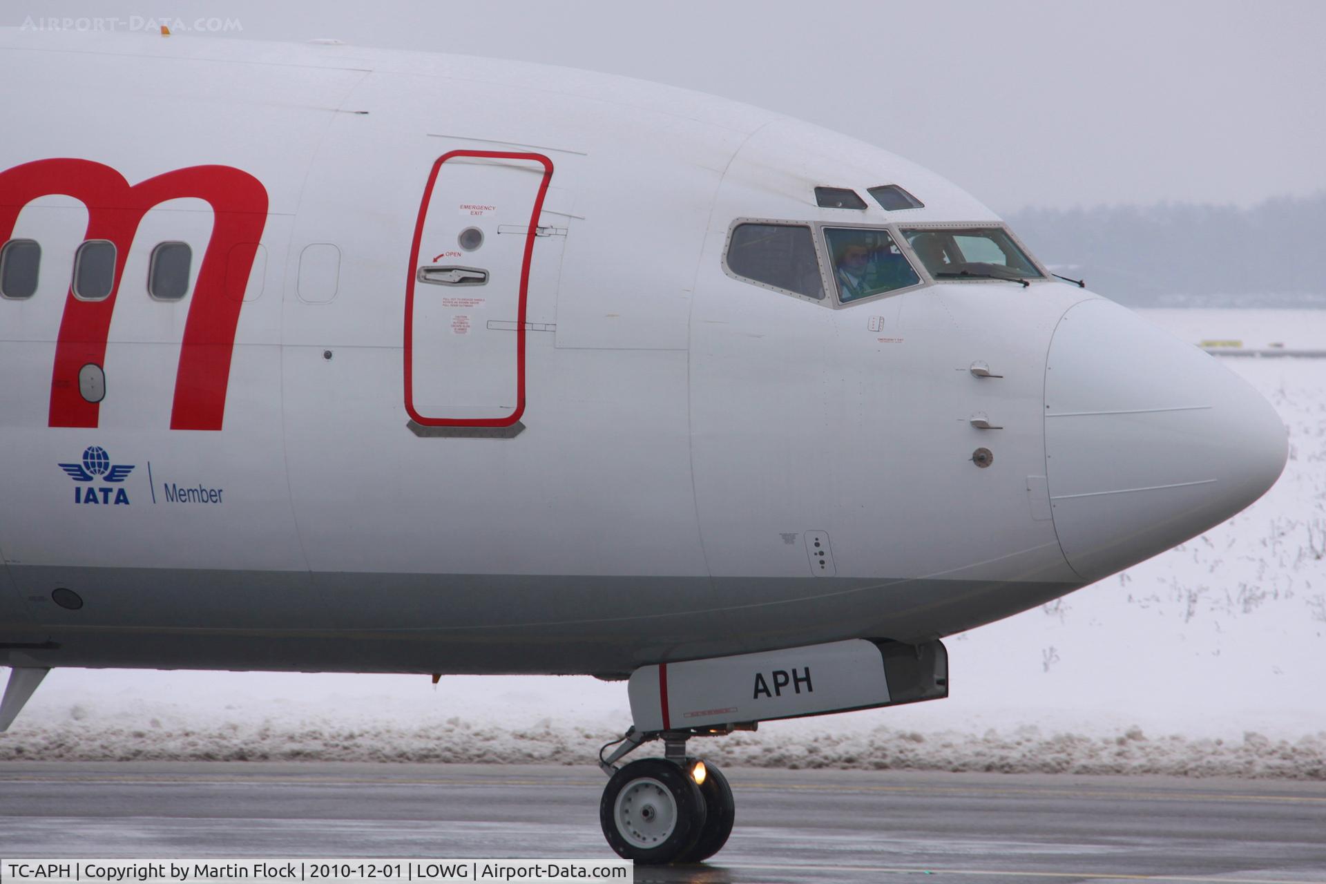 TC-APH, 2001 Boeing 737-8S3 C/N 29250/792, .