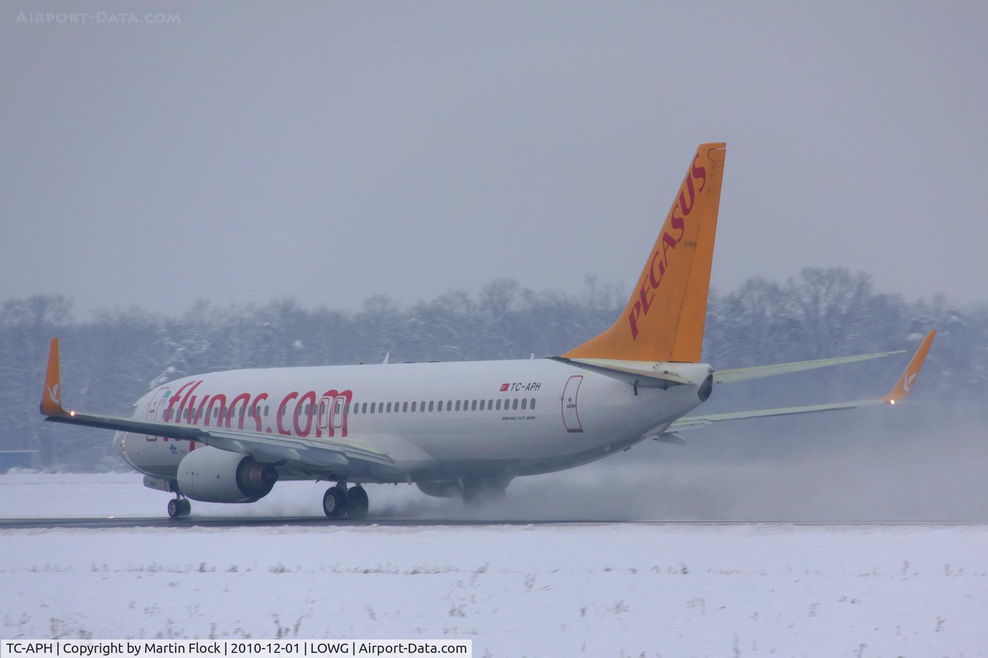 TC-APH, 2001 Boeing 737-8S3 C/N 29250/792, .