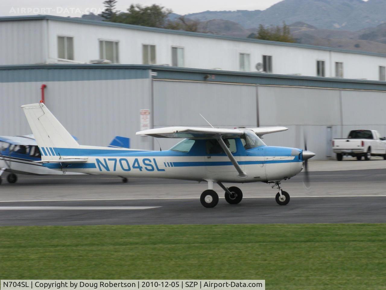 N704SL, 1976 Cessna 150M C/N 15078837, 1976 Cessna 150M, Continental O-200 100 Hp, takeoff roll Rwy 04