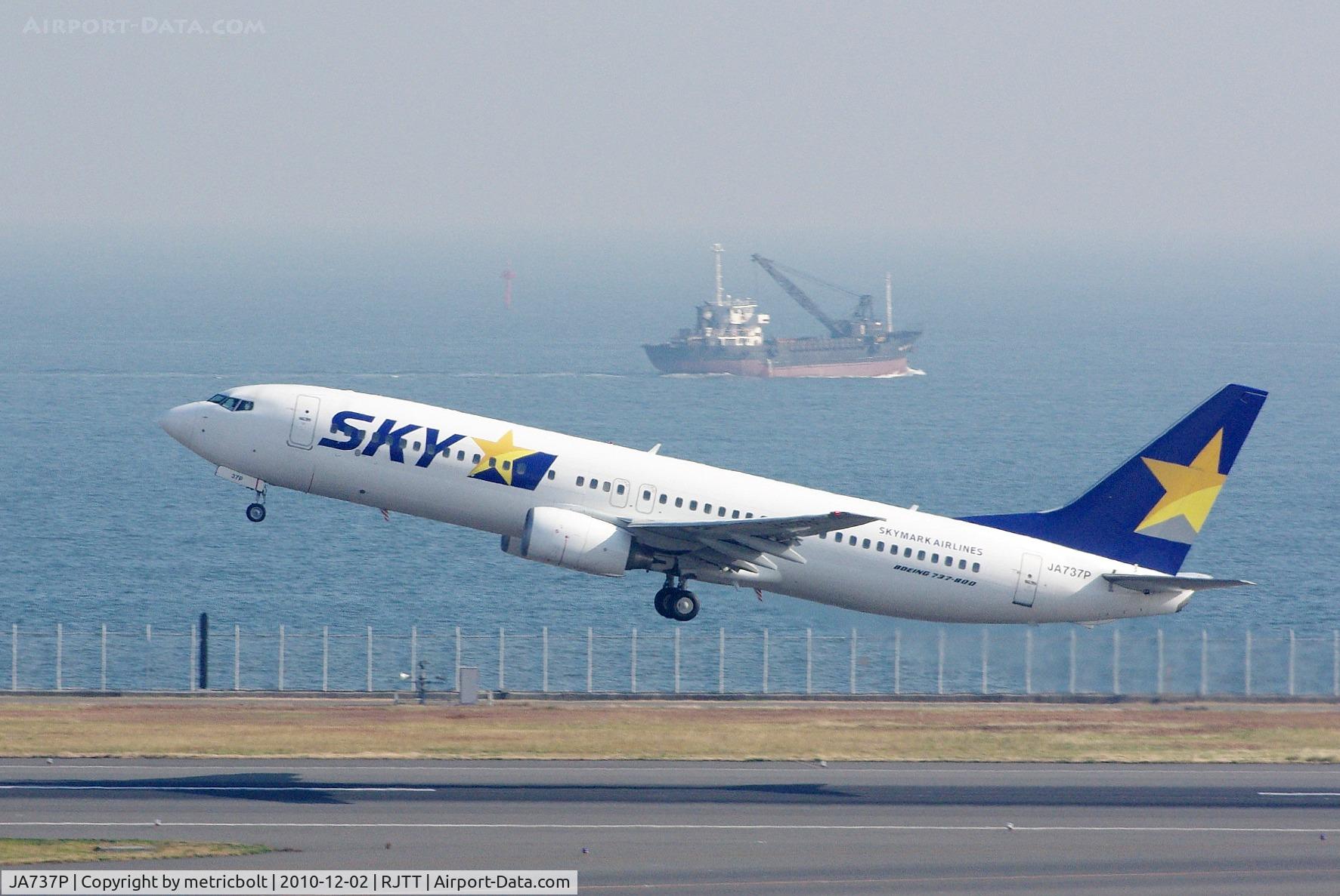 JA737P, 2008 Boeing 737-8HX C/N 29681, take off from Tokyo Haneda