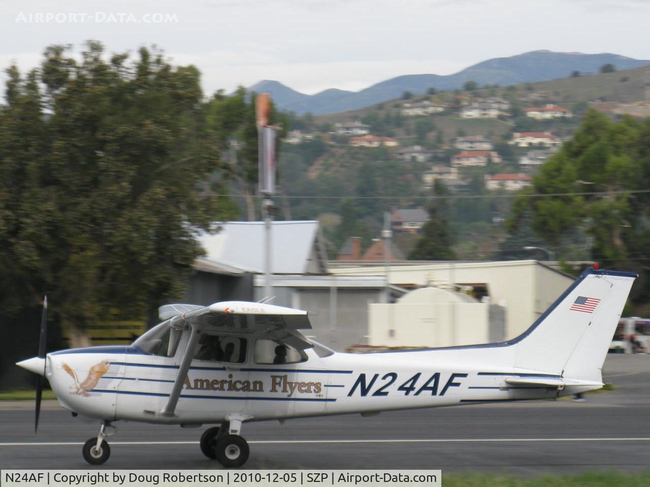 N24AF, 1998 Cessna 172R C/N 17280439, 1998 Cessna 172R SKYHAWK, Lycoming IO-360-L2A 160 Hp, landing roll Rwy 22