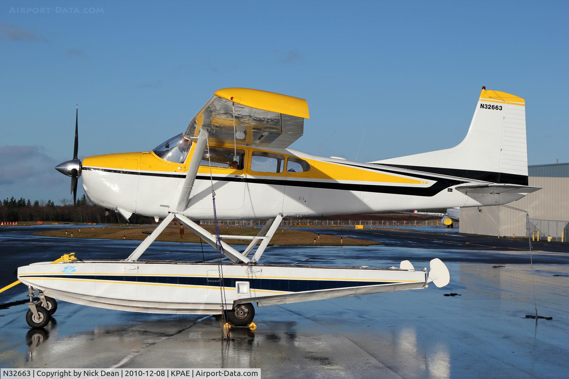 N32663, 1972 Cessna A185F Skywagon 185 C/N 18502100, KPAE