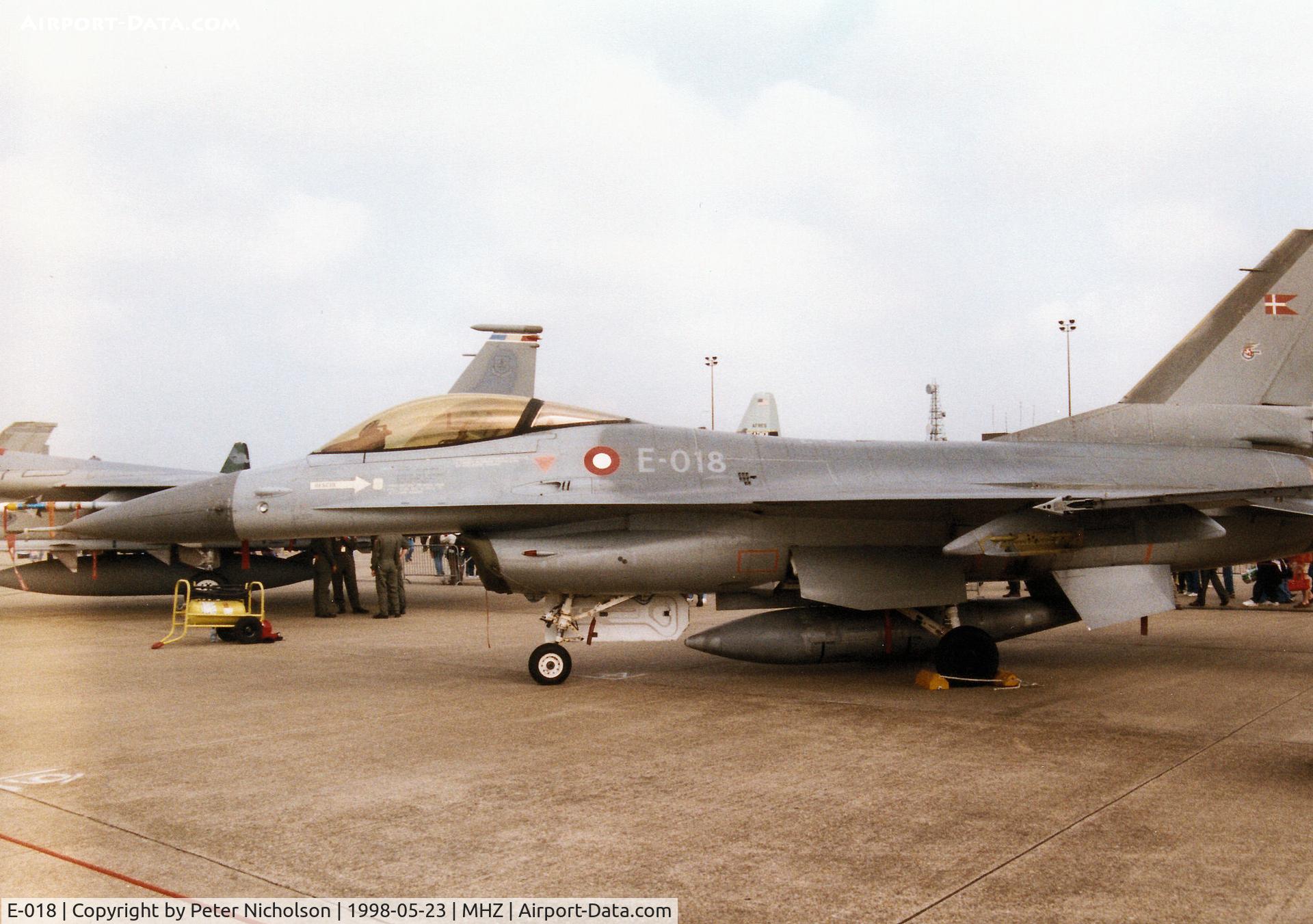 E-018, 1988 Fokker F-16AM Fighting Falcon C/N 6F-54, F-16A Falcon of Eskradille 726 of the Royal Danish Air Force on display at the 1998 RAF Mildenhall Air Fete.
