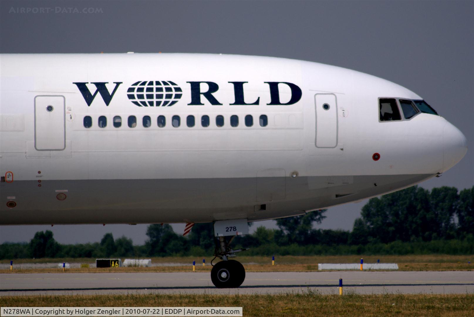 N278WA, 1996 McDonnell Douglas MD-11 C/N 48746, Look who´s coming around the corner......