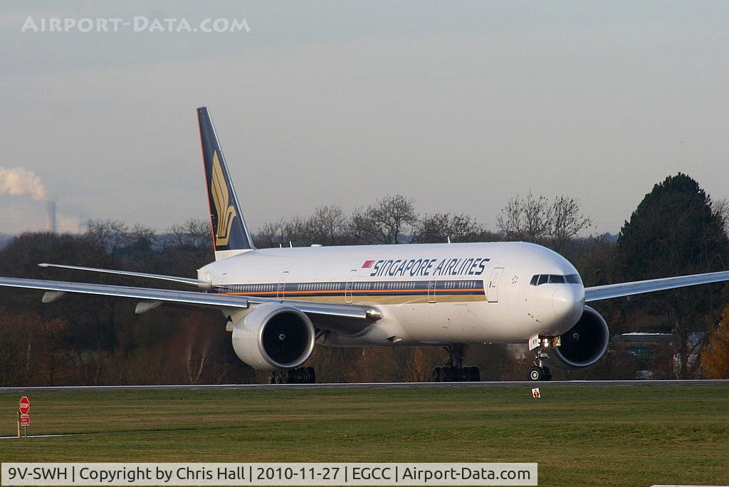9V-SWH, 2007 Boeing 777-312/ER C/N 34573, Singapore Airlines B777 lining up on RW05L