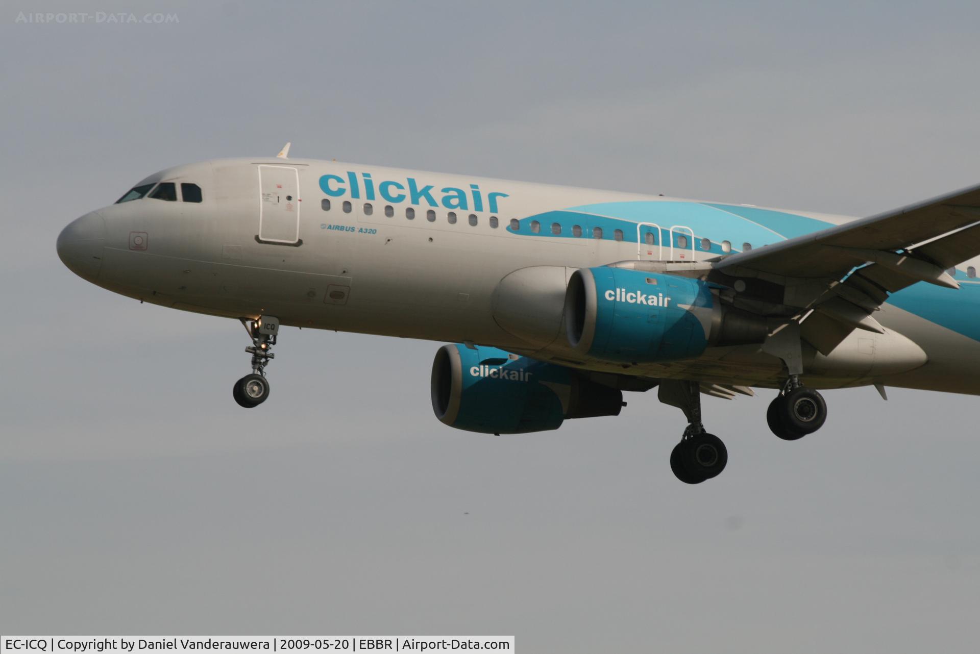 EC-ICQ, 1991 Airbus A320-211 C/N 199, Arrival of flight VY5210 to RWY 25L